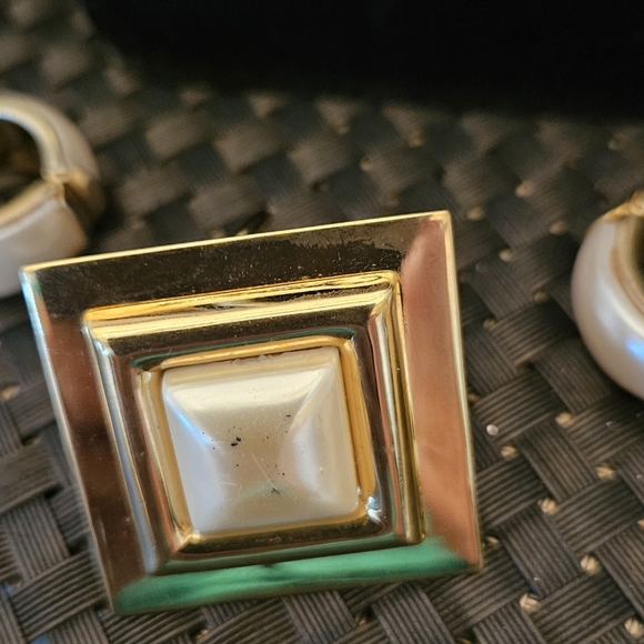 Vintage Ladies Costume Jewelry Set (Faux pearl) - Picture 5 of 8